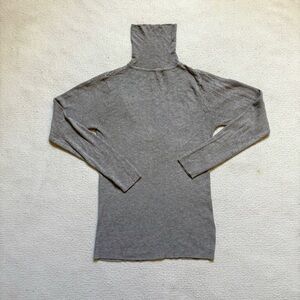 Grey turtleneck